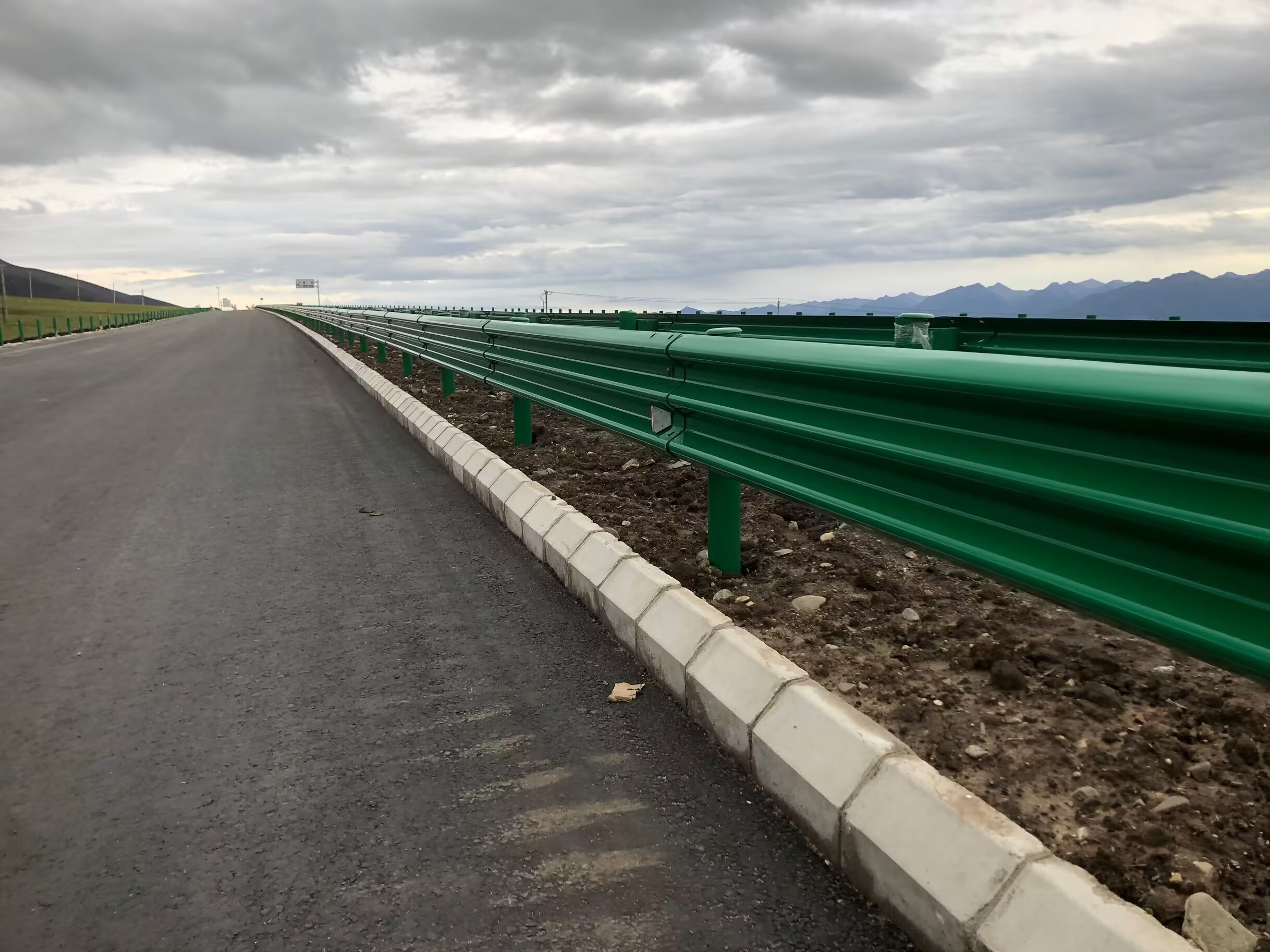 简阳市乡村公路波形护栏三波波形护栏 - 推荐